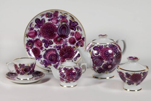 Part of the Vechirnii tea service