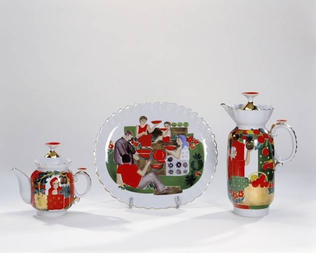 Items of the “Golden August” tea-dessert set