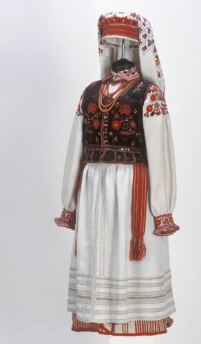 Дівочий святковий одяг. Львівська обл.