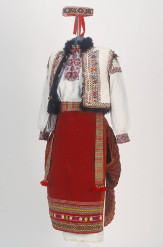 Дівочий святковий одяг. Івано-Франківська обл.