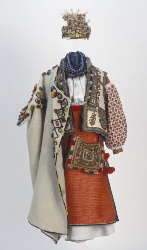 Дівочий святковий одяг. Івано-Франківська обл.