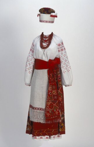 Жіночий святковий одяг. Чернігівська обл.