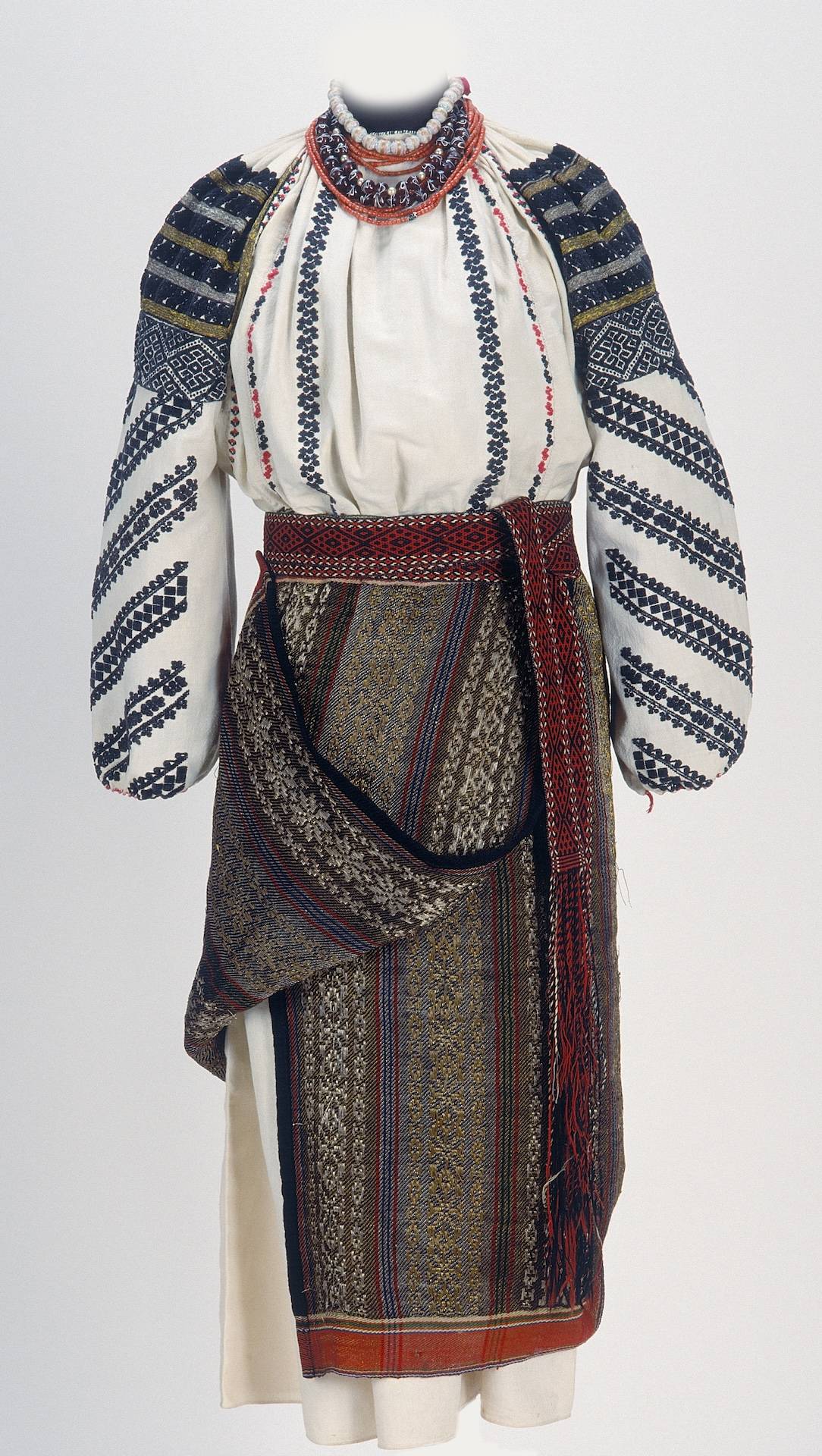 Жіночий святковий одяг. Чернівецька обл.