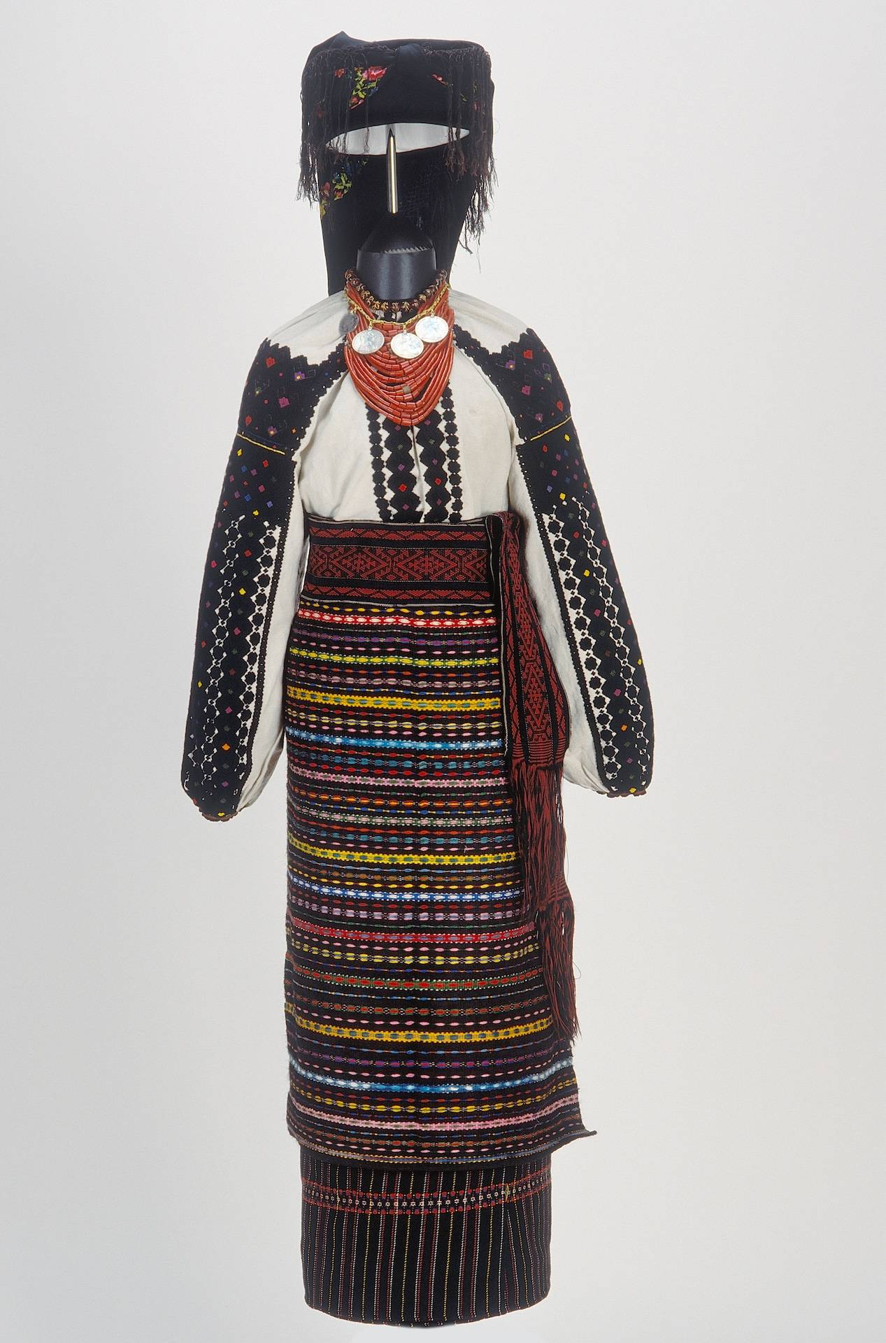 Жіночий святковий одяг. Тернопільська обл.