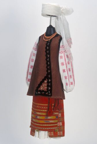 Жіночий святковий одяг. Київська обл.