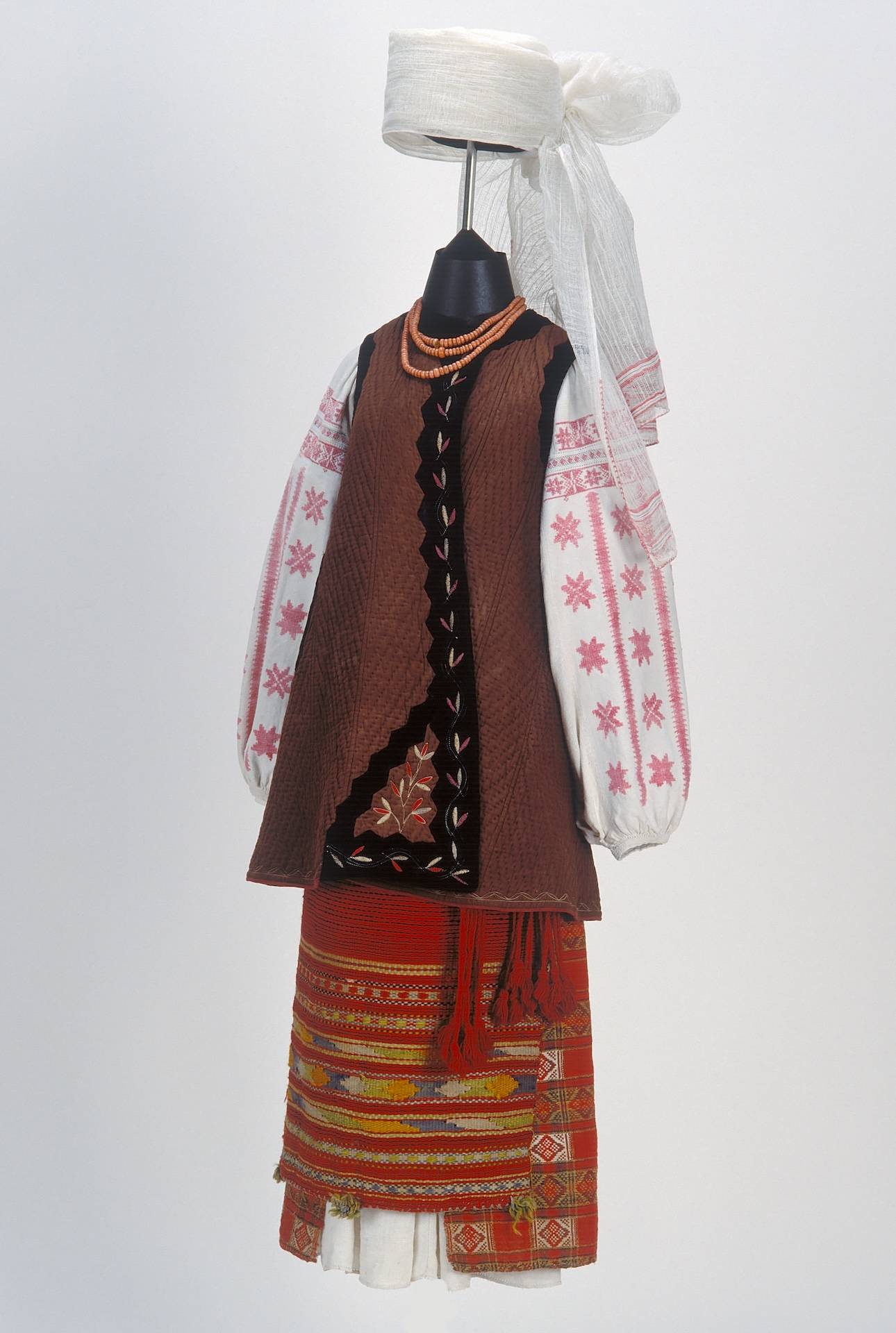 Жіночий святковий одяг. Київська обл.